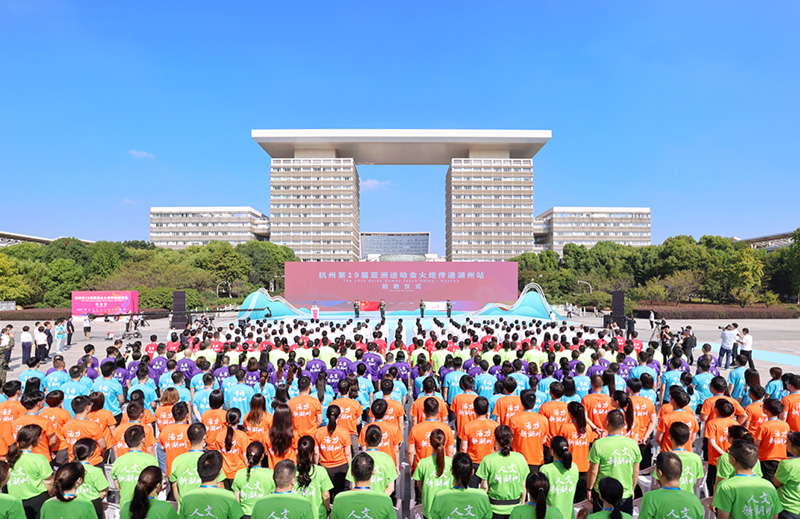 火炬?zhèn)鬟f︱中德的驕傲，傳遞亞運火炬——鄭書劍